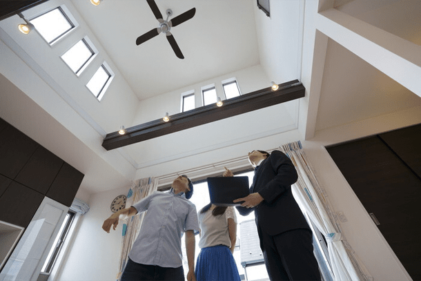 住宅展示場見学の様子